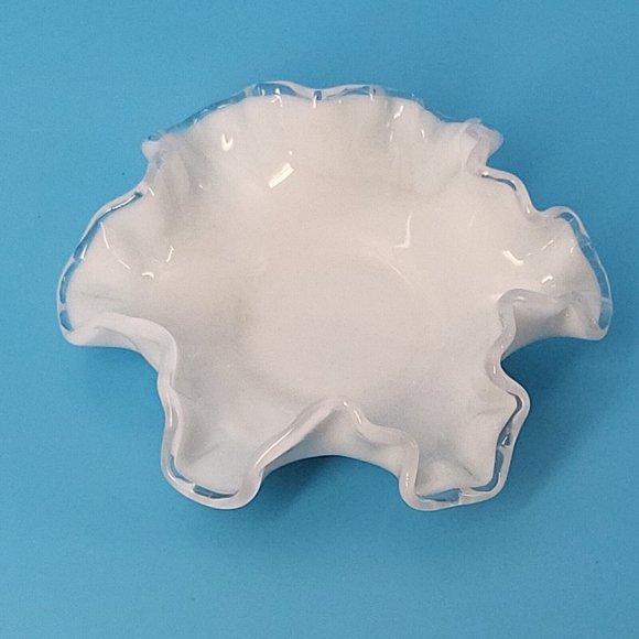 Fenton Silver Crest White Opalescent Glass Bonbon Candy Dish excellent condition - Picture 7 of 10